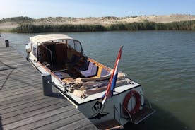 Rundresa, besök Nederländernas hamn med en elektrisk båt i Hoorn