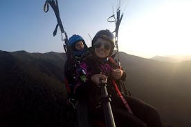 波斯尼亚和黑塞哥维那萨拉热窝的双人滑翔伞体验