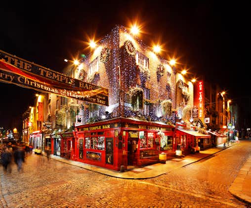 Photo of a busy nightlife of the Temple Bar area in Dublin, Ireland.