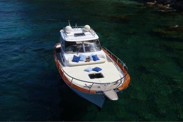 Giro privato in barca di un'intera giornata a Capri