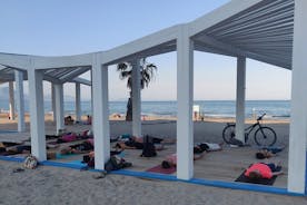 Yoga- och meditationskurs framför havet och bergen i Alicante