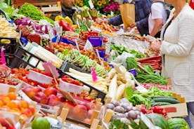 Cesarine: Small Group Market-tur og matlagingskurs i Verona