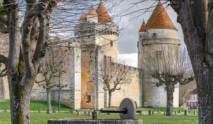 파리 주변의 2개의 성으로 중세 시대 당일 여행