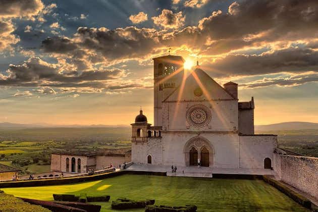 Assisi-stad met gastronomische lunch en wijn Fullday vanuit Rome