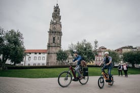 波尔图市中心带导游的电动自行车之旅