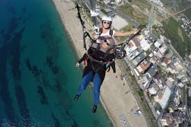 在阿拉尼亚与持牌女飞行员一起进行清真串联滑翔伞