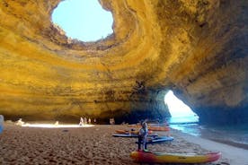 Tour en kayak para grupos pequeños a las cuevas de Benagil