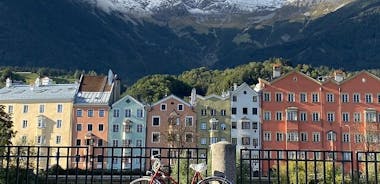 Visite autoguidée d'une heure et demie d'Innsbruck : histoires passionnantes, spots photo et desserts