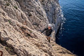 Discovery Climbing Large Routes in the Calanques of Marseille