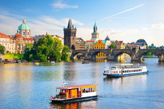Excursión privada de un día al casco antiguo de Praga desde Viena en coche o tren