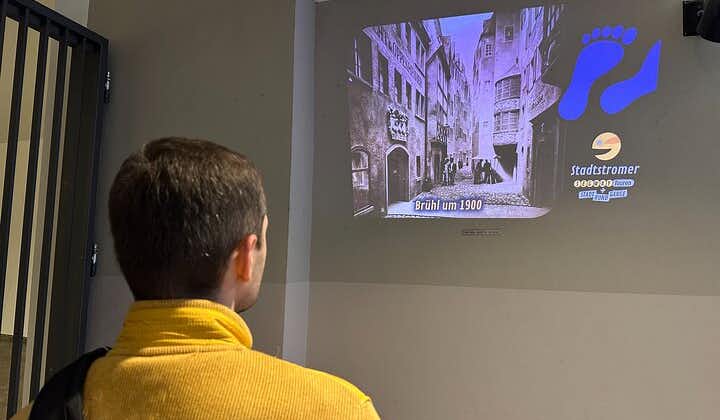 le spécial tour de ville à pied : projections XXL avec vidéoprojecteur mobile en cours de route