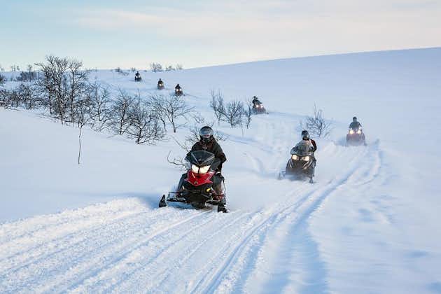Finnmarksvidda高山高原的雪地摩托探险