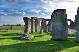 Guided tour to Bath & Stonehenge from Cambridge by Roots Travel.