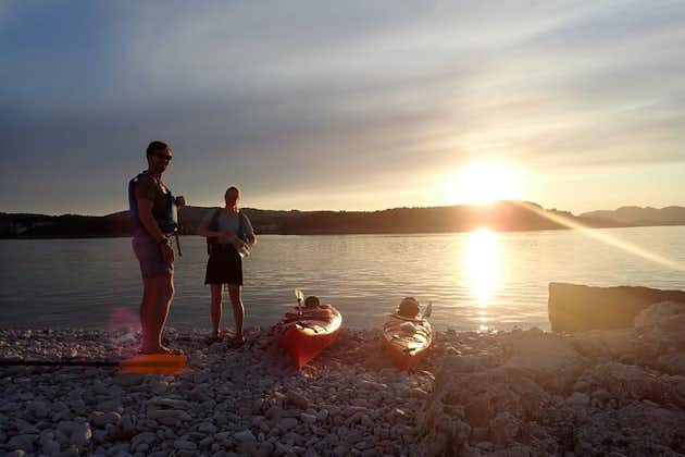 Esperienza di kayak al tramonto e serale in piccoli gruppi di Lumbarda