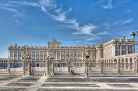 Spring over the Line Palacio Real de Madrid Guided Palace Tour - Privat tur