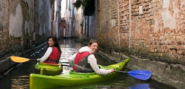 Echte Venetiaanse kajak - Rondleiding door de kanalen van Venetië met een lokale gids