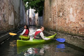 Echte Venetiaanse kajak - Rondleiding door de kanalen van Venetië met een lokale gids