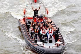 Hochgeschwindigkeitsbootfahrt: Ikonische Sehenswürdigkeiten von London