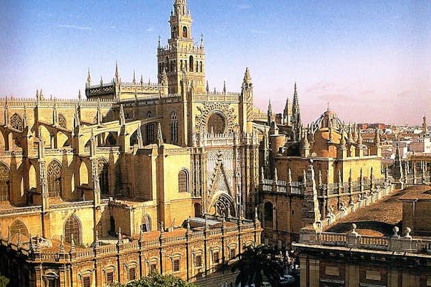 Bullring og katedral med Giralda fra Sevilla