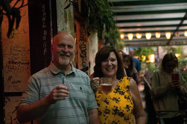 Visite privée à pied des bars en ruines de Budapest avec boissons et collations