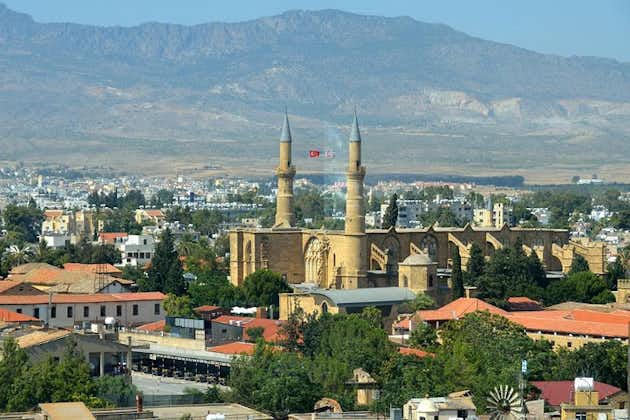 Transferência privada de Chipre do aeroporto de Pernera para Larnaca (LCA)