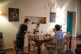 Cesarine: バーリの地元の家での食事と料理のデモ