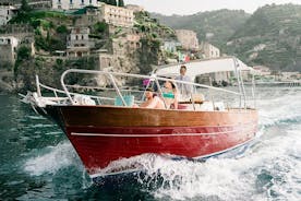 Tour de un día en barco privado por la costa de Amalfi