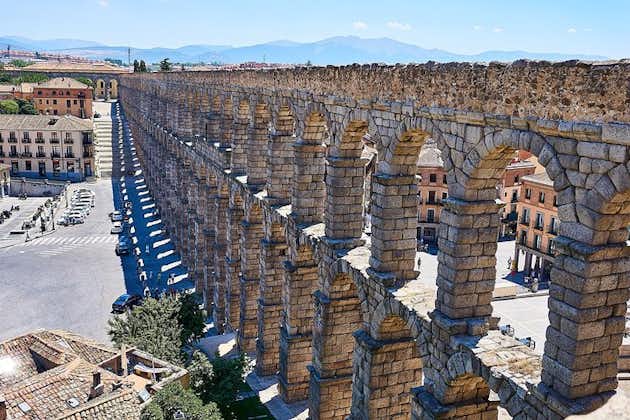 Excursión de día completo a Segovia y Versalles español con cata de vinos