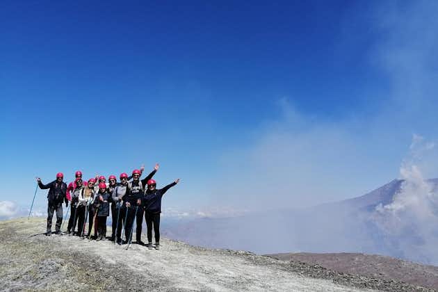 Vandring till toppkratrarna i Etna - Ashàra vulkanologiska guider