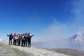 Etna-vaellus huipun kraattereille - Ashàran vulkanologiset oppaat