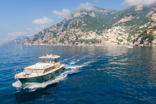 Yksityinen veneretki pitkin Amalfin rannikkoa tai Capria