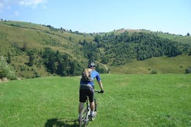 Excursão de dia de bicicleta de montanha ao redor de Brasov