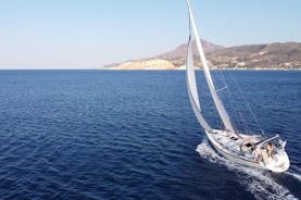 Privat daglig seglingskryssning för att upptäcka höjdpunkterna i Milos