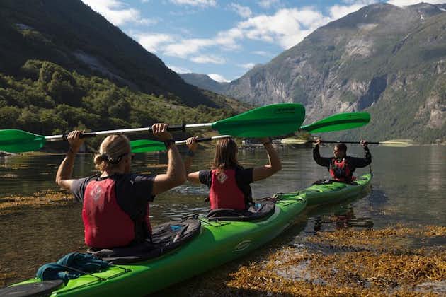 Esperienza di kayak guidata di 3 ore a Geiranger