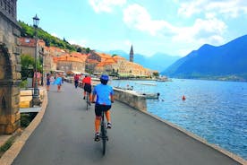 Tour en bicicleta: círculo de la bahía de Kotor y visita a Nuestra Señora de la Roca