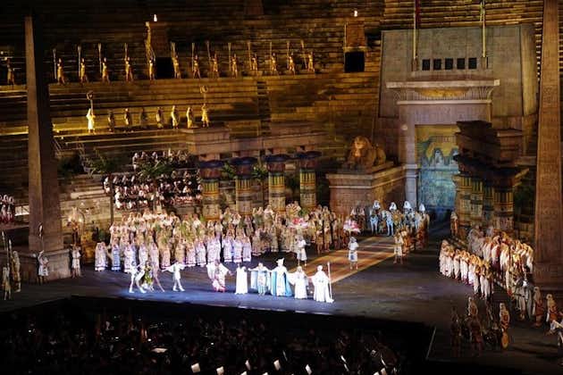 Saison d'opéra de Vérone, amphithéâtre romain, ville de Roméo et Juliette