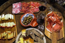 3-hour Guided Food and Wine-Tasting Tour in Porto 