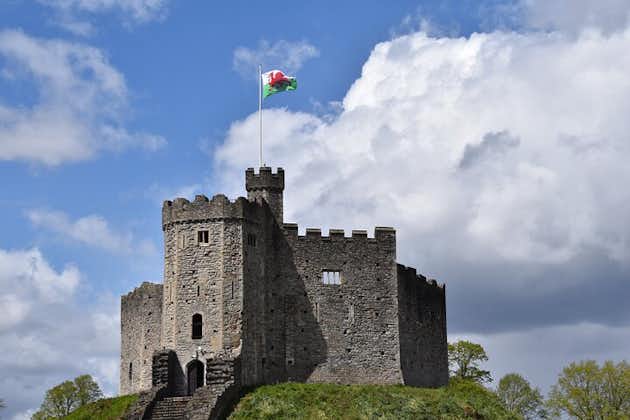 Yksityinen päiväretki Etelä-Walesiin, mukaan lukien Cardiff ja Caerphilly Castle.