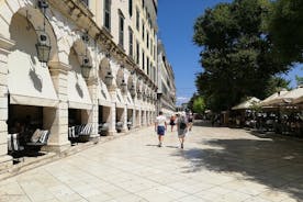 Tur i Korfu by: Historiske bygninger og store personligheder