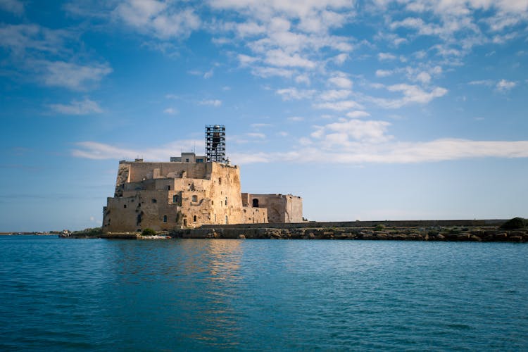 Alfonsino castle, located at the entrance to the port of the Italian town of Brindisi, is an interesting example of defensive architecture.