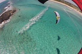 Lección de kiteboarding en grupos pequeños en Puglia