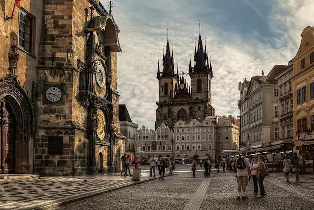 プラハのプライベート4時間シティツアー、ドライバーとホテルピックアップ付きの公式ガイド
