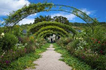Running tours in Giverny, France