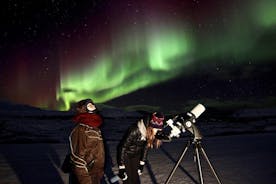 Nordlys og stjernekikking: Liten gruppetur med lokale guider fra Reykjavik