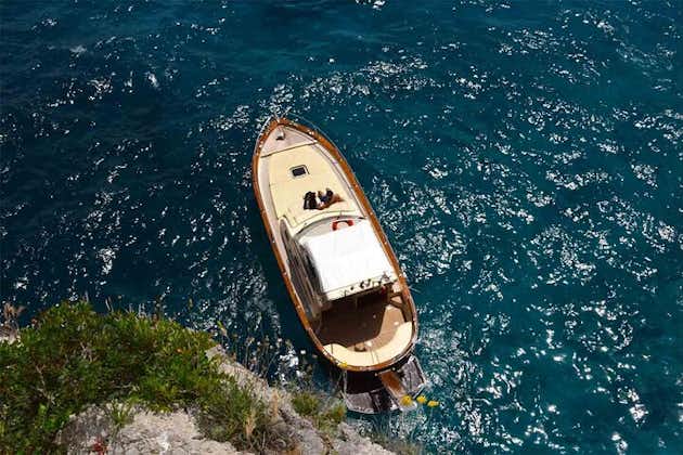 Tour de grupos pequeños a la costa de Positano y Amalfi en barco