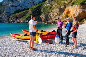 Grotte inesplorate e paradiso dello snorkeling: tour in kayak a Cala Granadella
